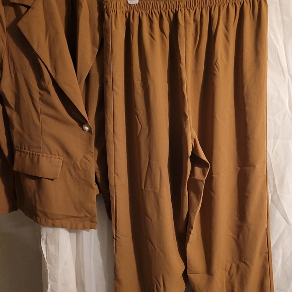 Set of blazer and pants - Picture 2 of 8